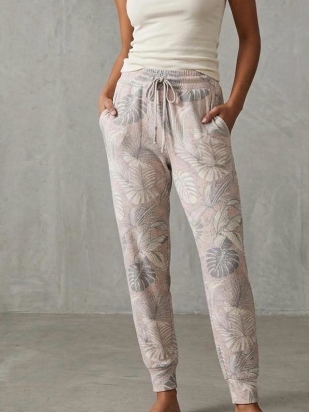 SUNDRY Leaf CozyChic Ultra Lite Knit Jogger Pant
Pink S